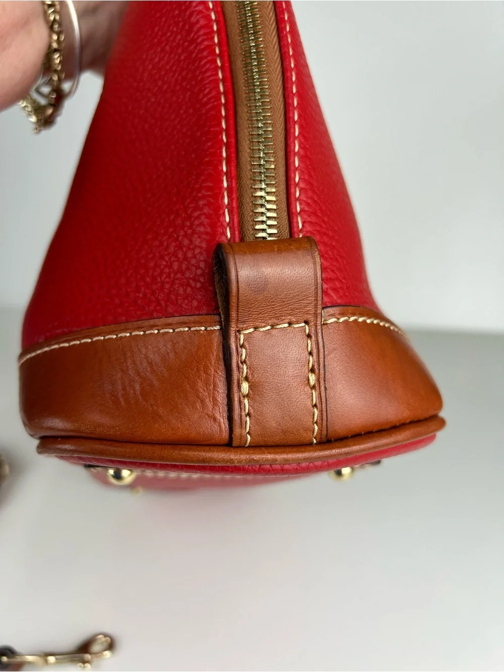 DOONEY & BOURKE PEBBLE GRAIN LEATHER DOME ZIP TOP RED AND TAN CROSSBODY HANDBAG